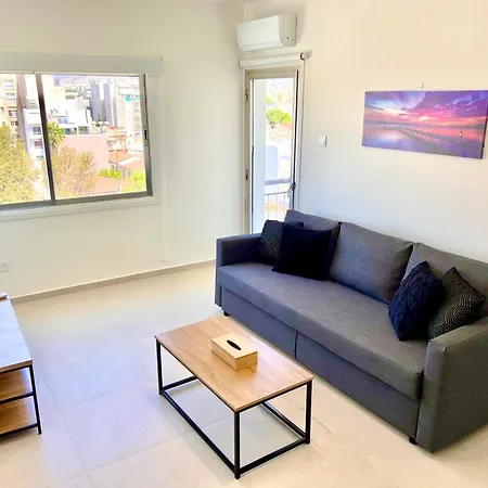 Cristiana Sea Breeze, Sleeps 3, Free Wifi * Limasol