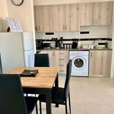 Cristiana Sea Breeze, Sleeps 3, Free Wifi * Limasol