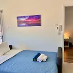 Appartement Cristiana Sea Breeze, Sleeps 3, Free Wifi