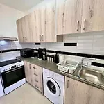 Cristiana Sea Breeze, Sleeps 3, Free Wifi Appartement