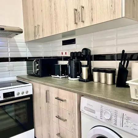 Cristiana Sea Breeze, Sleeps 3, Free Wifi Daire Limasol