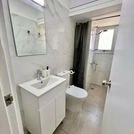Cristiana Sea Breeze, Sleeps 3, Free Wifi شقة *