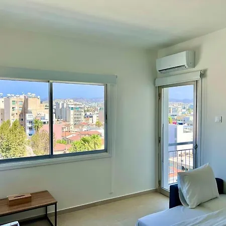 Cristiana Sea Breeze, Sleeps 3, Free Wifi شقة *