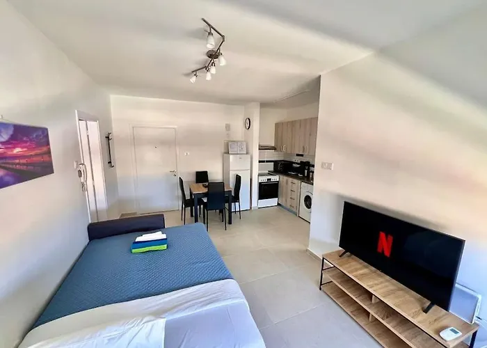 Cristiana Sea Breeze, Sleeps 3, Free Wifi Daire