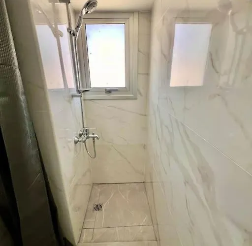 Cristiana Sea Breeze, Sleeps 3, Free Wifi * Limasol