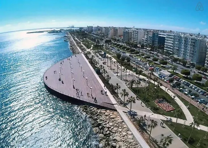 Cristiana Sea Breeze, Sleeps 3, Free Wifi Daire Limasol