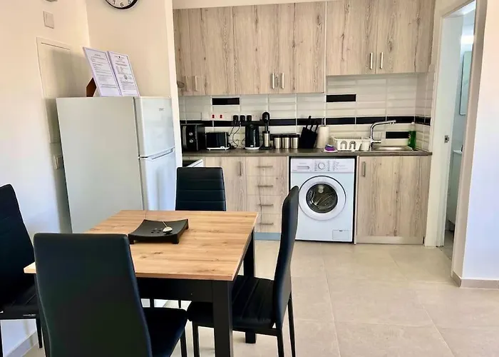 Cristiana Sea Breeze, Sleeps 3, Free Wifi * Limasol